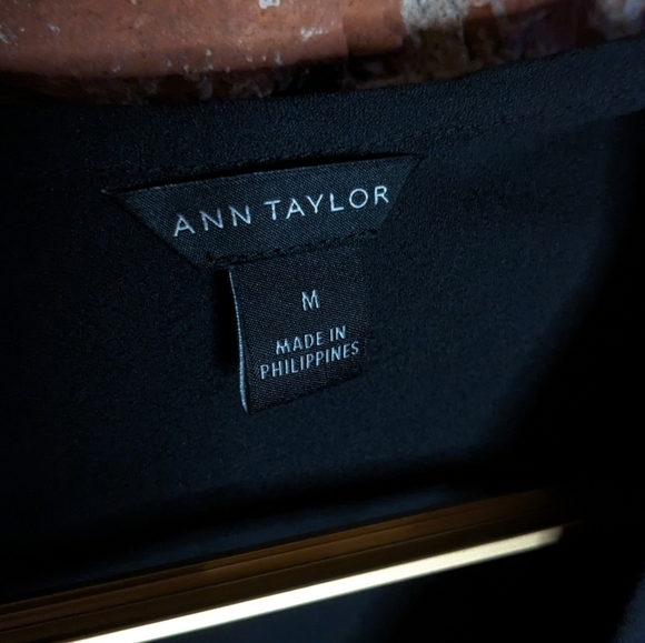 Ann Taylor Medium‎ Black Crew Neck Blouse w/ Ruffle at the Bottom - Picture 4 of 9
